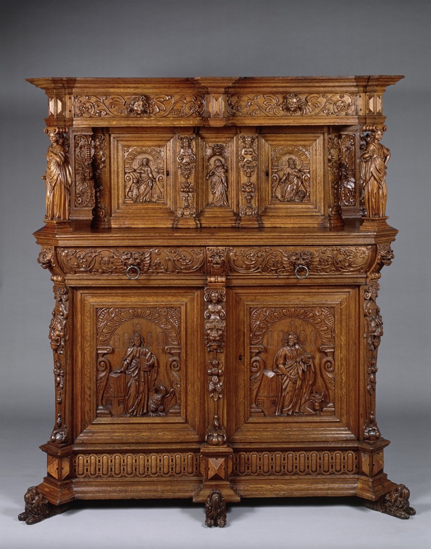 Cabinet with upper unit and a pair of evangelists in the lower center