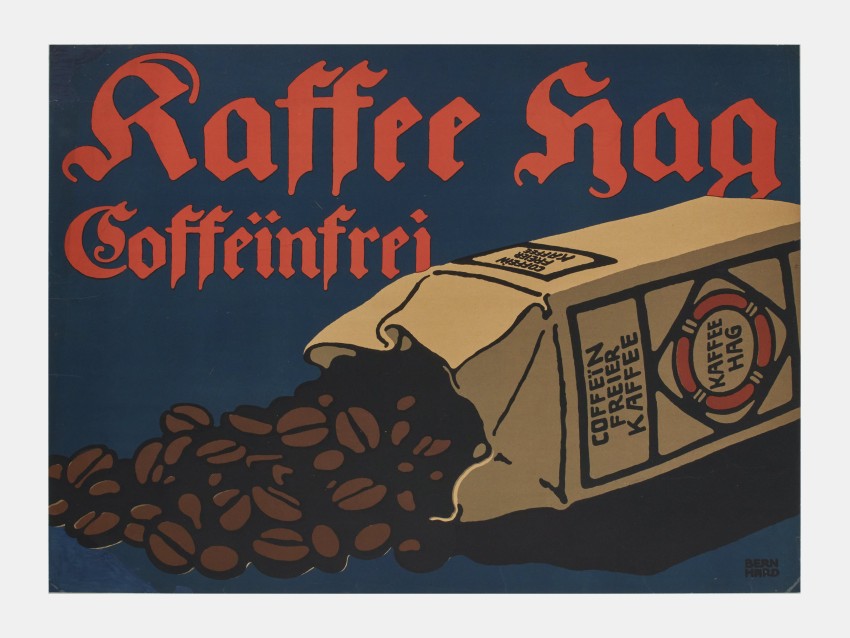 Plakat mit einer umgefallenen Tüte aus der Kaffeebohnen fallen.