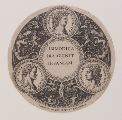 Runde Darstellung mit Ornamenten und Grotesken und den hervorgehobenen Profilen dreier römischer Kaiser.UB00954: Rundes Ornament mit Grotesken für eine Schale mit Bildnissen dreier römischer Kaiser und der Aufschrift „Immodica ira gignit insaniam“