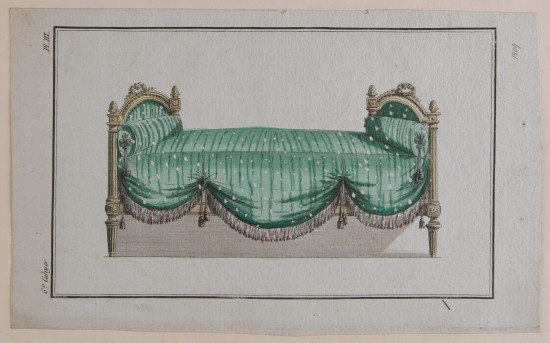 Längsansicht eines Bettes mit grünem Stoffbezug.UB01909: Ruhemöbel im Stile Louis XVI. aus einer Folge von Möbelentwürfen (Œuvre d'ameublement)