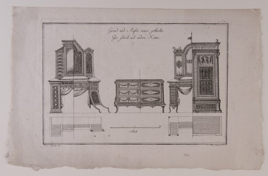 In verschiedenen Ansichten dargestellte Möbel. Kommoden, Glasschränke und Schreibmöbel. Sie besitzen geschweiften Seiten, ausgestellte Möbelfüße und Girlanden als Zierde.UB01936: No. 1 aus der Folge „Grund und Aufris neuer gothischer Glas Schreib und anderer Kästen“