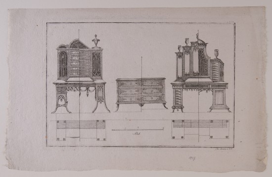 Frontal und in Aufsicht abgebildete Möbelentwürfe mit gotischen Zierelementen.UB01937: No. 2 aus der Folge „Grund und Aufris neuer gothischer Glas Schreib und anderer Kästen“