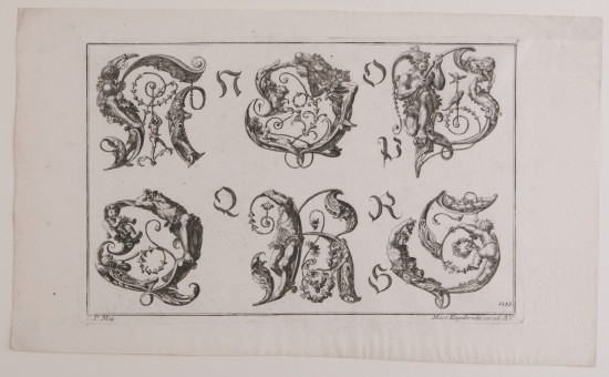 Sechs Lettern in ornamentaler und figürlicher Verzierung.UB01969: Lateinisches Figurenalphabet: N-S