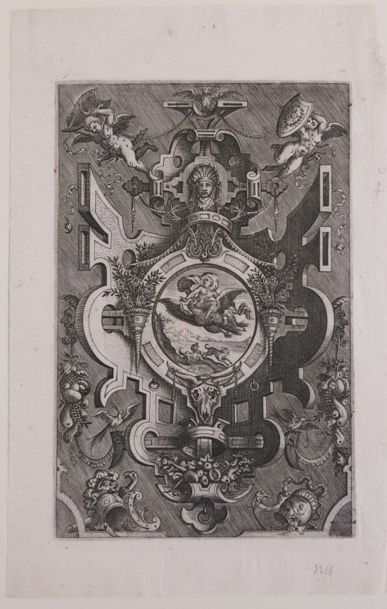 Gestochene Vorlage für das Kunsthandwerk mit Zierrahmen und mittiger Darstellung eines Mannes auf einem Adler reitend, Abbildung der Entführung des Ganymed. Rings um schmückende Putten, Masken und Früchte.UB03216: Kartusche mit Darstellung der Entführung des Ganymed aus der Folge „Compertimentorum quod vocant multiplex genus lepidissimis historiolis poetarumque fabellis ornatum“