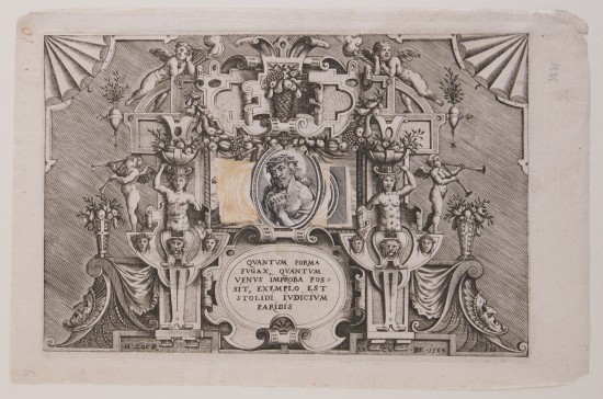 Reich ausstaffierter Rollwerkaufbau bestehend aus drei Registern mit figürlichem und ornamentalem Schmuck. Text in der unteren Kartusche. Bild des leidenden Jesus in der Mitte.UB03231: Kartusche mit Darstellung Christi als Schmerzensmann aus der Folge „Compertimentorum quod vocant multiplex genus lepidissimis historiolis poetarumque fabellis ornatum“