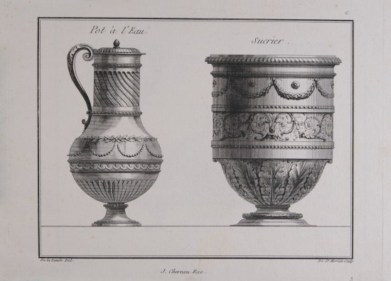 Zwei Gefäße in seitlicher Ansicht. Links ein Gießgefäß mit Henkel. Rechts ein Topf mit schmalem Fuß und schmückenden Girlanden.UB04274: Wasserkrug und Zuckertopf aus der Folge „II. Cahier d'Orfeverie“
