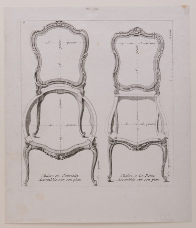 Darstellung des geschwungen gestalteten Rahmenwerks von zwei Lehnstühlen mit Maßangaben.UB04369: Chaise en cabriolet, chaise à la reine