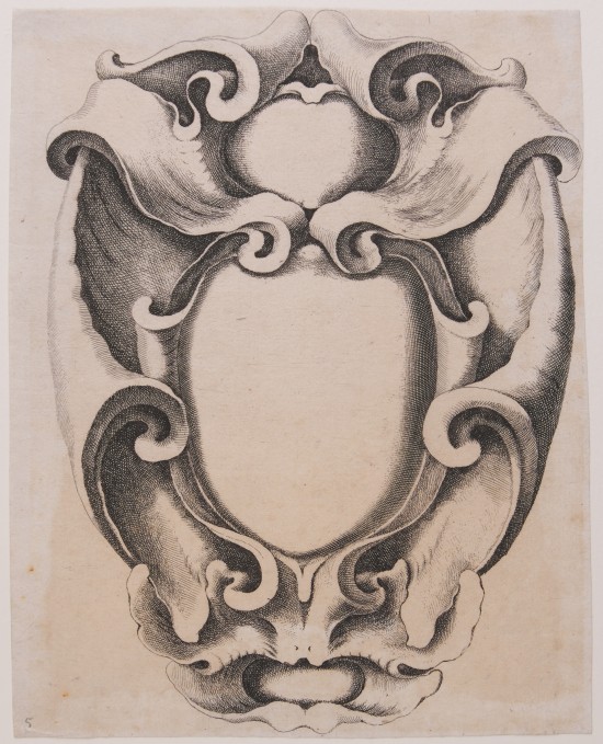 Schmuckrahmen in aufrechter ovaler Form mit breiten schneckenförmigen Formen, die sich achsensymmetrisch um das mittlere Oval schlingen.UB04387: Kartusche aus Kwabornament aus der Folge „Veelderhande Nieuwe Compartemente“