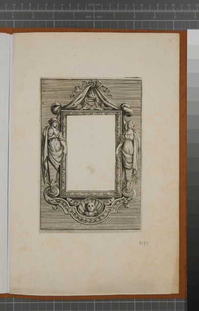 Abbildung eines mit Blattwerk und Figuren reich verzierten Spiegelrahmens.UB06373: Spiegelrahmen aus der Serie „Desseins de Bordures de Miroirs nouvellement inventez et gravez par Pieret“