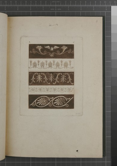 Entwürfe für fünf Friese mit  abstrahierten Natur-Motiven. Sie sind übereinander angeordnet, abwechselnd je ein Motiv negativ und eines positiv.UB08583: Ornamente und Friese aus der 1. Sammlung "Recueil des Vases, d'Ornemens & de Figures tirées de l'Antique"