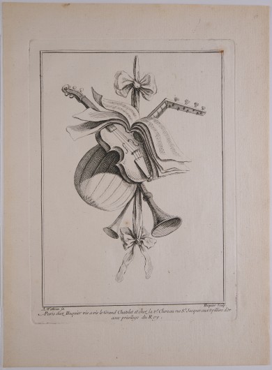 Trophäe mit Musikinstrumenten (Laute, Geige) und aufgeschlagenem Notenbuch.UB11075: Trophäe aus der Folge „Livre Nouveau de Differents Trophées Inventez par A. Watteau et Gravé par Huquier"