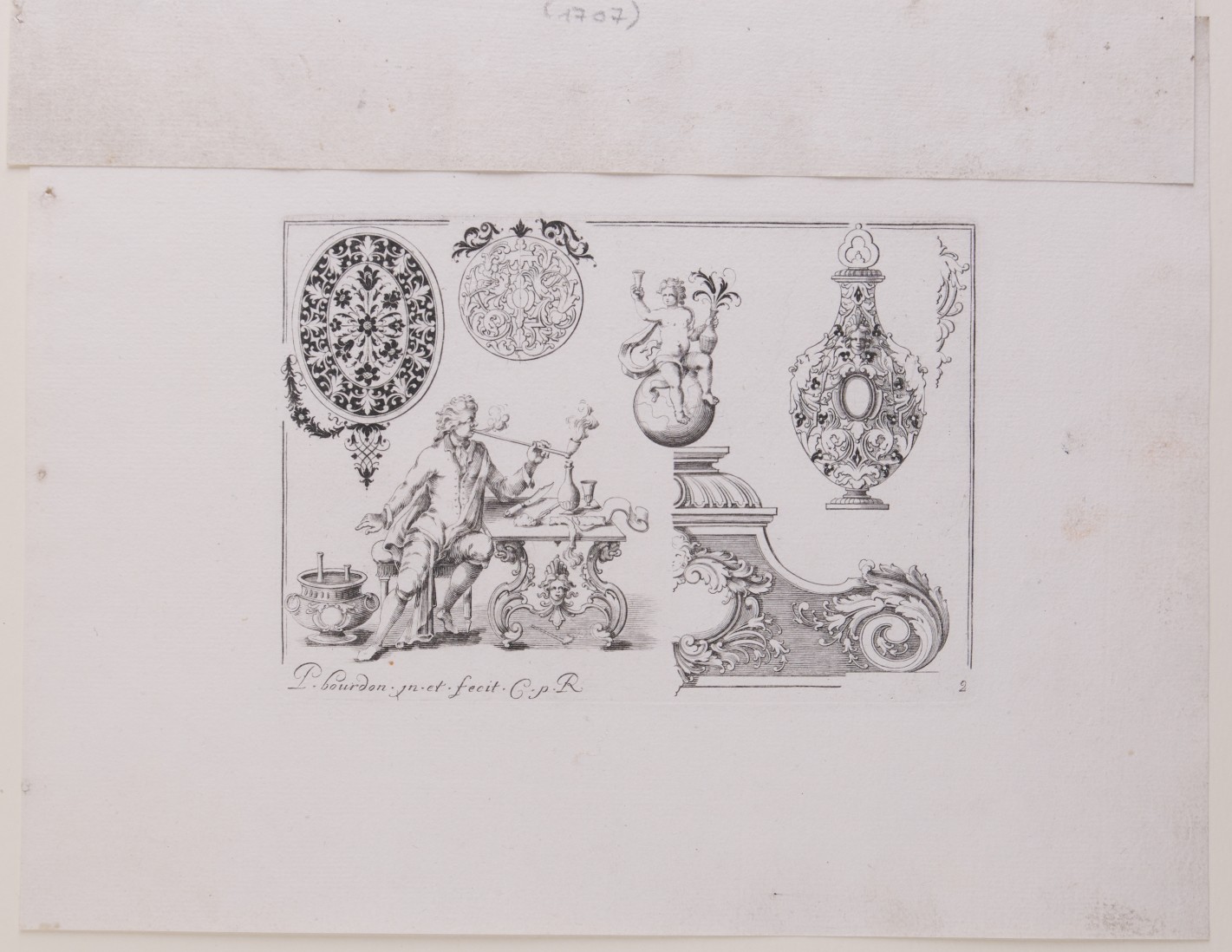 Illustration einer sitzenden Figur mit dekorativen Ornamenten und Designs.