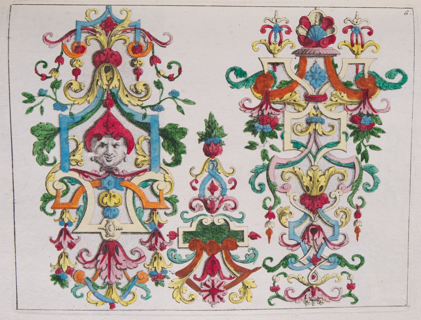 Drei verschiedenen Anordnungen von bunten Zierentwürfen, die linke in Kombination mit einer Maske.