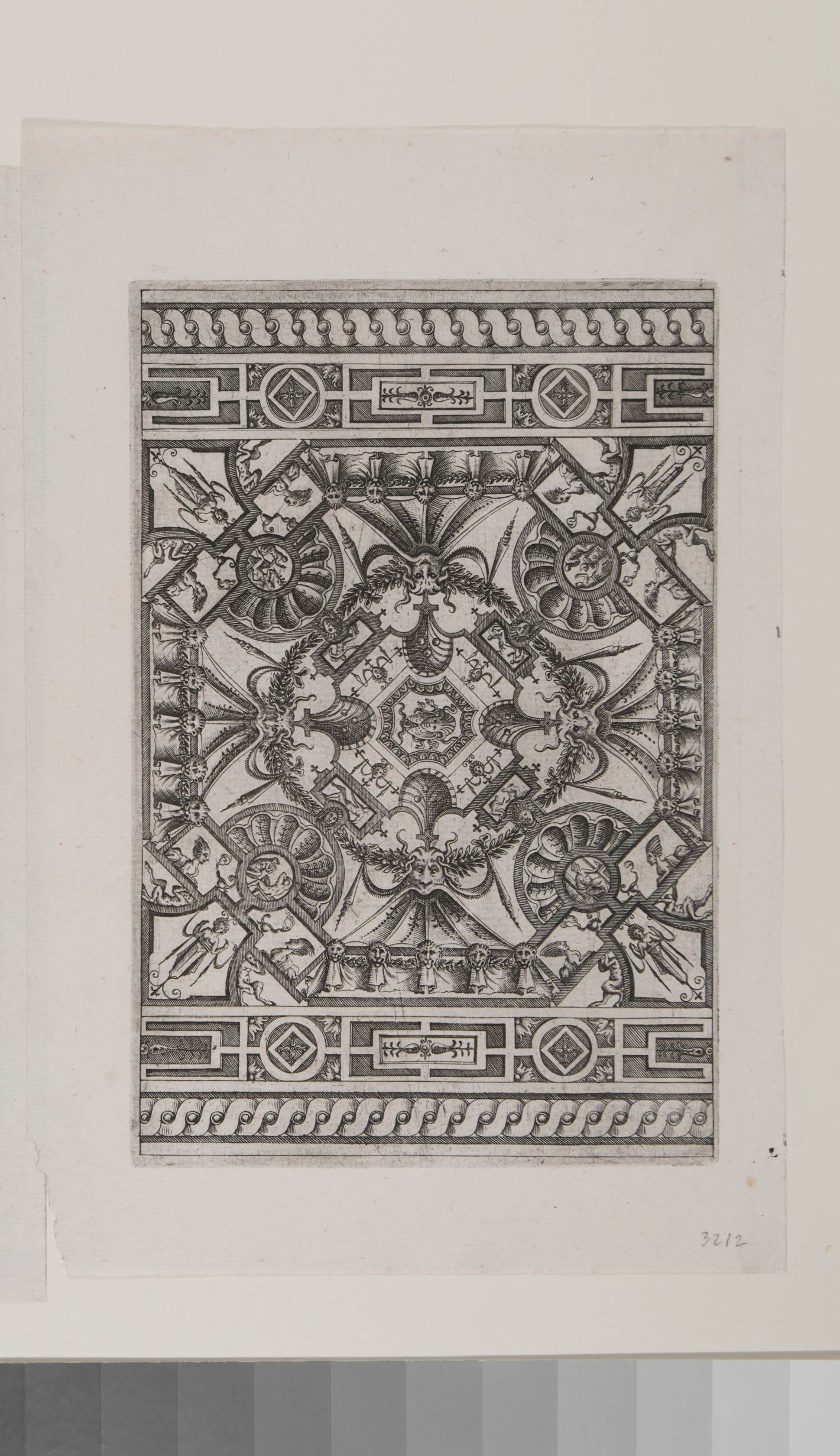 Vorlage für Deckengestaltung. Ornamentale Komposition mit geometrischen Mustern und Kopf der Medusa im Zentrum.
