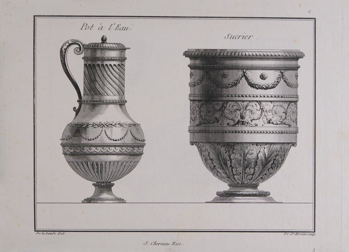 Zwei Gefäße in seitlicher Ansicht. Links ein Gießgefäß mit Henkel. Rechts ein Topf mit schmalem Fuß und schmückenden Girlanden.
