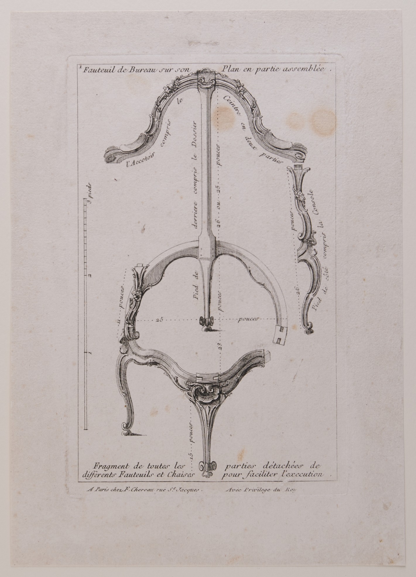 Konstruktionszeichnung für einen Stuhl. Verschiedene Stuhlteile mit geschwungenen Formen in perspektivischer Ansicht. Maße und Beschriftung in französischer Sprache neben und unter der Abbildung.