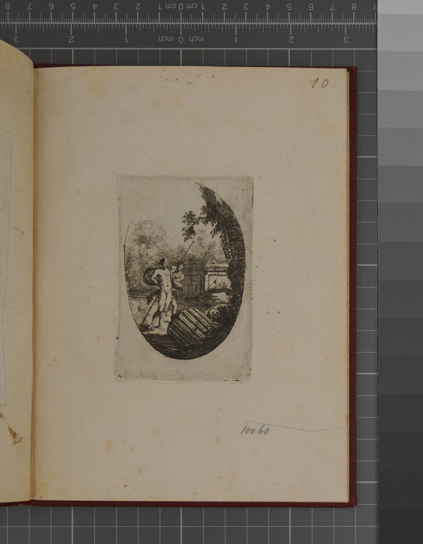 Ovales Bildfeld auf rechteckigem Papier. Darin eine männliche Person und dahinter ein unbekleideter Satyr mit einem langen Stab. Der Satyr schaut der männlichen Figur über die Schulter. Landschaft mit antiken Trümmern und architektonischen Elementen rund herum.