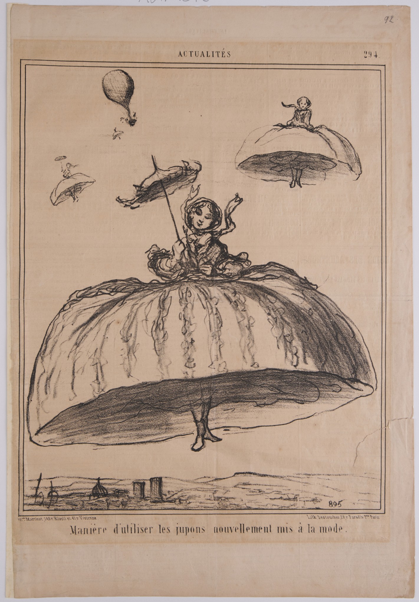 Eine junge Frau fliegt mit ihrem geblähten Rock wie mit einem Fallschirm über einer Stadt, sie hat ein Sonnenschirmchen aufgespannt. Hinter ihr folgen weitere Frauen mit geblähten Röcken.